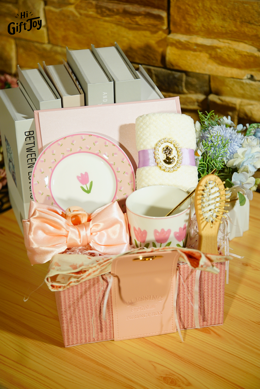 Luxury Pink Tulip Gift Box for Women – Ceramic Mug & Plate Set, Hair Accessories, Towel & Comb in Elegant Handbag Box