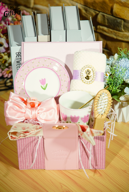 Luxury Pink Tulip Gift Box for Women – Ceramic Mug & Plate Set, Hair Accessories, Towel & Comb in Elegant Handbag Box