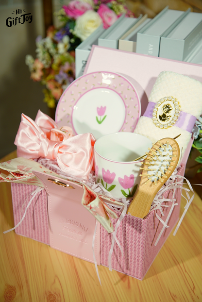 Luxury Pink Tulip Gift Box for Women – Ceramic Mug & Plate Set, Hair Accessories, Towel & Comb in Elegant Handbag Box